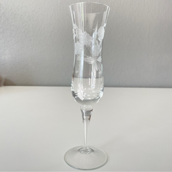 Tulip Champagne Flute Etched Pattern 8.75” Tall - Picture 1 of 10